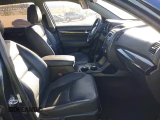 2011 Kia Sorento EX with VIN 5XYKU4A28BG028002, listed as a IAAI auction lot 41665503 with 1 mi miles. Bid and sale history available at carsss.com. Image 5.