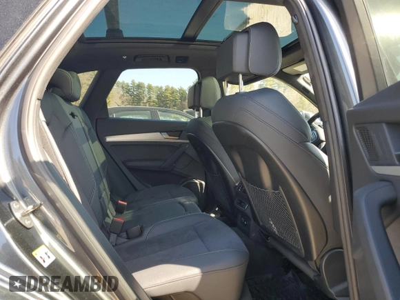2024 Audi Q5 S line Premium Plus z VIN WA1E2AFY0R2104938, wystawiony jako Copart lot #48248405 z przebiegiem 9 118 mil mil oraz Szkoda całkowita • Salvage title. Historia ofert i sprzedaży dostępna na DreamBid. Obrazek 11.