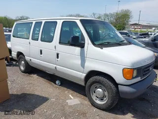 2006 Ford Econoline Wagon XL with VIN 1FMRE11WX6DA34316, listed as a IAAI auction lot 42035725 with 235,638 mi miles. Bid and sale history available at carsss.com. Image 1.