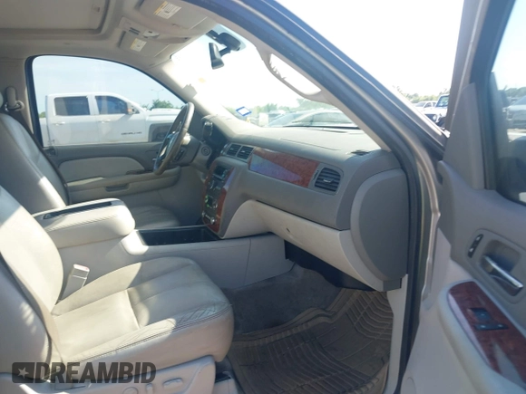 2008 Chevrolet Suburban LT w/2LT with VIN 3GNFC16038G299755, listed as a IAAI auction lot 42088092 with 141,876 mi miles. Bid and sale history available at carsss.com. Image 5.