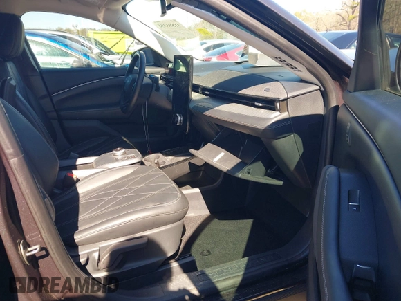 2021 Ford Mustang Mach-E Select z VIN 3FMTK1RM7MMA52193, wystawiony jako IAAI lot #41591356 z przebiegiem 48 522 mil mil oraz . Historia ofert i sprzedaży dostępna na DreamBid. Obrazek 5.