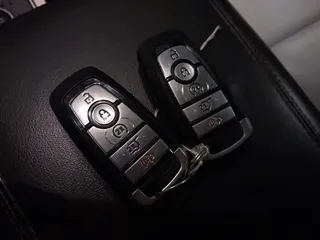 2022 Ford Explorer XLT z VIN 1FMSK8DH8NGA68848, wystawiony jako IAAI lot #41996766 z przebiegiem 48 191 mil mil oraz . Historia ofert i sprzedaży dostępna na DreamBid. Obrazek 11.