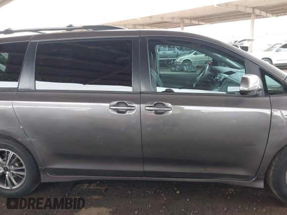 2011 Toyota Sienna SE with VIN 5TDXK3DC6BS113711, listed as a IAAI auction lot 41809910 with 174,746 mi miles. Bid and sale history available at carsss.com. Image 13.