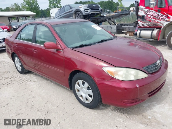 2002 Toyota Camry LE z VIN 4T1BE30K32U110304, wystawiony jako IAAI lot #42357455 z przebiegiem 221 389 mil mil oraz . Historia ofert i sprzedaży dostępna na DreamBid. Obrazek 1.