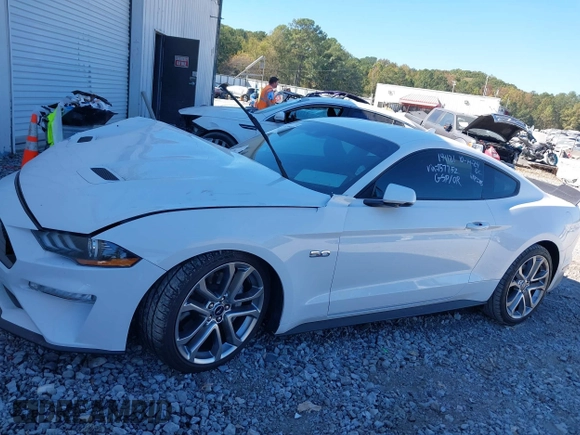 2020 Ford Mustang GT z VIN 1FA6P8CF5L5157752, wystawiony jako IAAI lot #40629901 z przebiegiem 37 450 mil mil oraz . Historia ofert i sprzedaży dostępna na DreamBid. Obrazek 14.