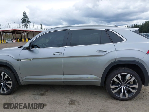 2021 Volkswagen Atlas SEL with VIN 1V2SE2CA4MC229844, listed as a IAAI auction lot 41916623 with 34,618 mi miles and . Bid and sale history available at DreamBid. Image 14.