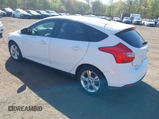 2013 Ford Focus SE with VIN 1FADP3K26DL262144, listed as a IAAI auction lot 42140228 with 107,379 mi miles. Bid and sale history available at carsss.com. Image 3.