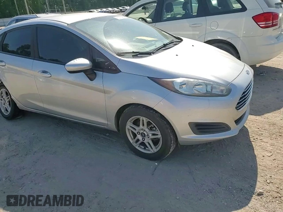 2019 Ford Fiesta SE z VIN 3FADP4BJXKM123806, wystawiony jako Copart lot #53184825 z przebiegiem 141 759 mil mil oraz Szkoda całkowita • Salvage title. Historia ofert i sprzedaży dostępna na DreamBid. Obrazek 10.