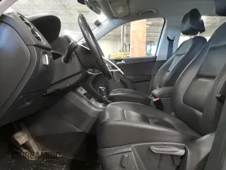 2016 Volkswagen Tiguan SE with VIN WVGBV7AX4GW607732, listed as a Copart auction lot 49350585 with 135,051 mi miles and Salvage Title. Bid and sale history available at DreamBid. Image 7.