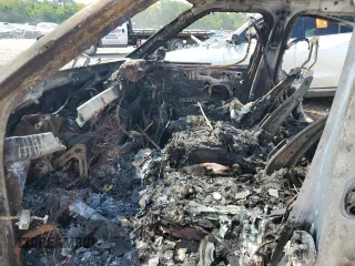 2023 Rivian R1S Adventure z VIN 7PDSGABA7PN009929, wystawiony jako Copart lot #60833324 z przebiegiem Nie podano mil oraz Nie do naprawy. Historia ofert i sprzedaży dostępna na DreamBid. Obrazek 7.