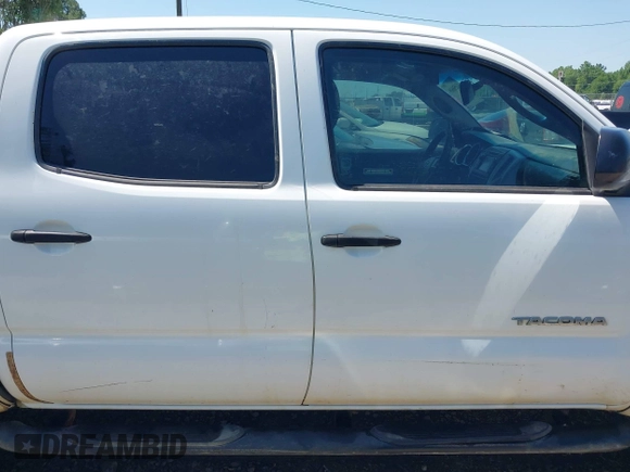 2013 Toyota Tacoma with VIN 5TFLU4EN0DX071533, listed as a IAAI auction lot 42050609 with 204,624 mi miles and . Bid and sale history available at DreamBid. Image 14.
