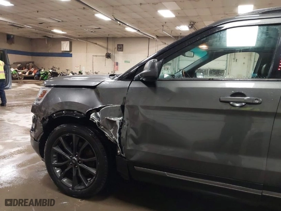 2017 Ford Explorer XLT with VIN 1FM5K8D81HGD27004, listed as a IAAI auction lot 41760831 with 107,187 mi miles. Bid and sale history available at carsss.com. Image 6.