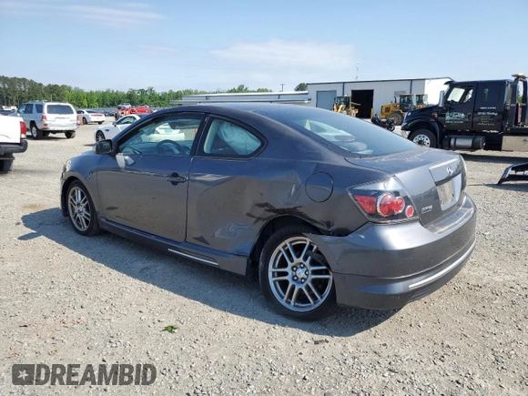 2008 Scion tC Spec z VIN JTKDE167180275068, wystawiony jako Copart lot #55787115 z przebiegiem 101 274 mil mil oraz Szkoda całkowita • Salvage title. Historia ofert i sprzedaży dostępna na DreamBid. Obrazek 2.