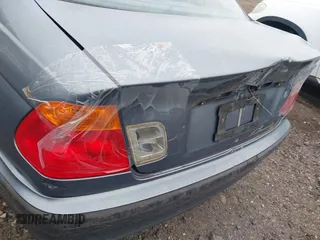 2000 BMW 3 Series 323i with VIN WBAAM3349YFP82121, listed as a IAAI auction lot 41732461 with 999,999 mi miles. Bid and sale history available at carsss.com. Image 6.