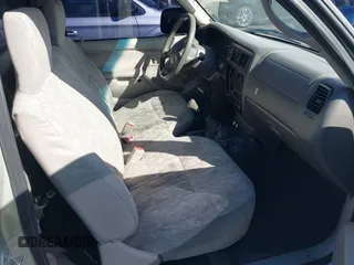 2001 Toyota Tacoma z VIN 5TENL42N81Z813696, wystawiony jako IAAI lot #41799036 z przebiegiem 317 479 mil mil oraz . Historia ofert i sprzedaży dostępna na DreamBid. Obrazek 5.