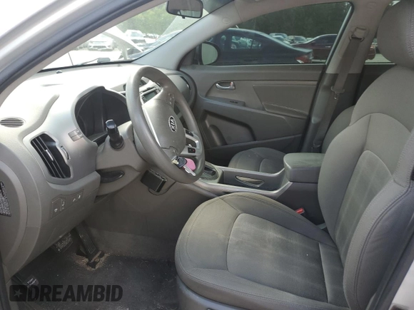 2011 Kia Sportage LX z VIN KNDPB3A20B7062731, wystawiony jako Copart lot #52949695 z przebiegiem 242 639 mil mil oraz Szkoda całkowita • Salvage title. Historia ofert i sprzedaży dostępna na DreamBid. Obrazek 7.