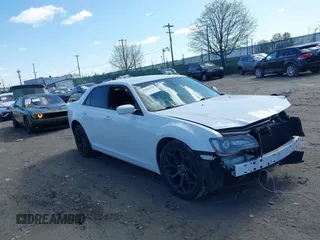 2019 Chrysler 300 S z VIN 2C3CCABG6KH659109, wystawiony jako IAAI lot #41987079 z przebiegiem Nie podano mil oraz . Historia ofert i sprzedaży dostępna na DreamBid. Obrazek 1.