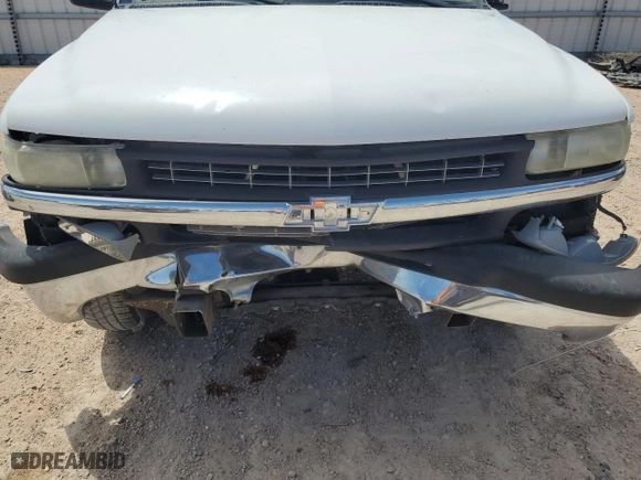 2000 Chevrolet Silverado 2500 LS with VIN 1GCGC29U4YE309802, listed as a Copart auction lot 67415804 with 152,899 mi miles and Salvage Title. Bid and sale history available at carsss.com. Image 11.