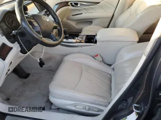 2015 Infiniti Q70 z VIN JN1BY1PR2FM830124, wystawiony jako Copart lot #42536205 z przebiegiem 138 498 mil mil oraz Szkoda całkowita • Salvage title. Historia ofert i sprzedaży dostępna na DreamBid. Obrazek 7.
