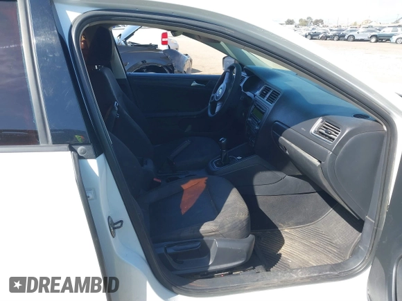 2014 Volkswagen Jetta Sedan S with VIN 3VW1K7AJ7EM439342, listed as a IAAI auction lot 41626534 with 184,935 mi miles. Bid and sale history available at carsss.com. Image 5.
