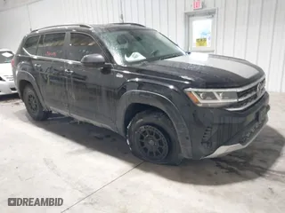 2021 Volkswagen Atlas 3.6L V6 SE w/Technology with VIN 1V2KR2CA7MC540494, listed as a IAAI auction lot 41562095 with 105,795 mi miles. Bid and sale history available at carsss.com. Image 1.