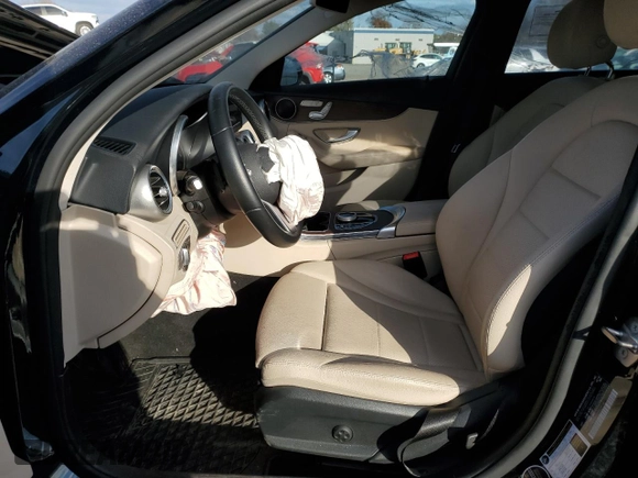 2019 Mercedes-Benz C 300 with VIN 55SWF8EB8KU302916, listed as a Copart auction lot 79090474 with 26,526 mi miles and Salvage title. Bid and sale history available at DreamBid. Image 7.