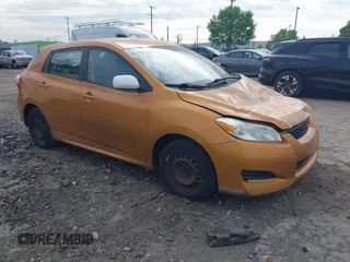 2009 Toyota Matrix z VIN 2T1KU40E29C012878, wystawiony jako IAAI lot #42177978 z przebiegiem 119 897 mil mil oraz . Historia ofert i sprzedaży dostępna na DreamBid. Obrazek 1.