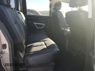 2017 Nissan Titan Platinum Reserve z VIN 1N6AA1E53HN543012, wystawiony jako Copart lot #39144854 z przebiegiem 83 008 mil mil oraz Szkoda całkowita • Salvage title. Historia ofert i sprzedaży dostępna na DreamBid. Obrazek 10.