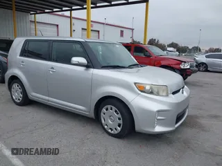 2014 Scion xB z VIN JTLZE4FE6EJ057327, wystawiony jako IAAI lot #42181652 z przebiegiem 133 424 mil mil oraz . Historia ofert i sprzedaży dostępna na DreamBid. Obrazek 1.