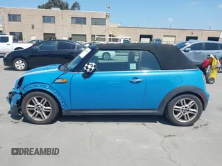 2014 MINI Convertible с VIN WMWZN3C55ET569656, выставлен на аукционе IAAI как лот 42105348 с пробегом 87 671 миль миль и . История ставок и продаж доступна на DreamBid. Изображение 14.
