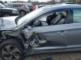 2016 Hyundai Sonata Limited with VIN KMHE34L19GA009305, listed as a IAAI auction lot 42039182 with 145,512 mi miles and . Bid and sale history available at DreamBid. Image 20.