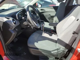 2019 Chevrolet Sonic LS z VIN 1G1JB5SB6K4147597, wystawiony jako Copart lot #46031495 z przebiegiem 59 905 mil mil oraz Szkoda całkowita • Salvage title. Historia ofert i sprzedaży dostępna na DreamBid. Obrazek 7.