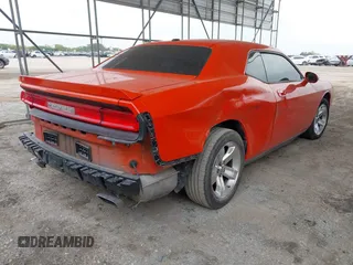2009 Dodge Challenger R/T z VIN 2B3LJ54TX9H558332, wystawiony jako IAAI lot #42118072 z przebiegiem 173 010 mil mil oraz . Historia ofert i sprzedaży dostępna na DreamBid. Obrazek 4.