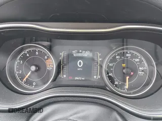 2021 Jeep Cherokee Altitude z VIN 1C4PJLLB8MD164590, wystawiony jako IAAI lot #41919423 z przebiegiem 29 672 mil mil oraz . Historia ofert i sprzedaży dostępna na DreamBid. Obrazek 7.