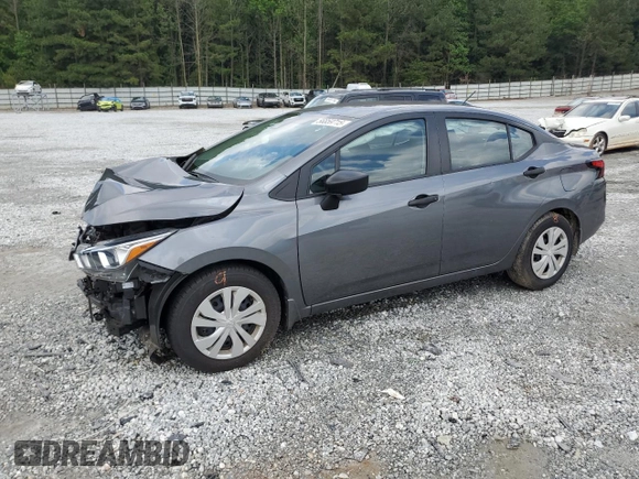 2023 Nissan Versa S z VIN 3N1CN8DV9PL837431, wystawiony jako Copart lot #56859715 z przebiegiem 19 303 mil mil oraz Szkoda całkowita • Salvage title. Historia ofert i sprzedaży dostępna na DreamBid. Obrazek 1.