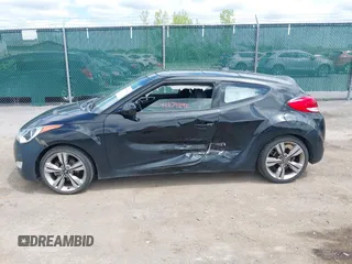 2013 Hyundai Veloster w/Black Int с VIN KMHTC6AD5DU084996, выставлен на аукционе IAAI как лот 42279292 с пробегом 179 460 миль миль и . История ставок и продаж доступна на DreamBid. Изображение 14.