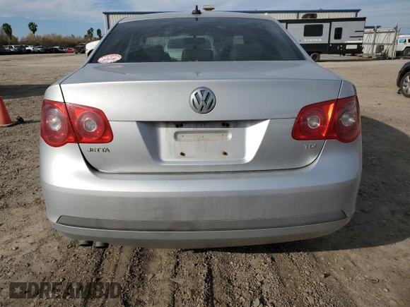 2006 Volkswagen Jetta 1.9L TDI z VIN 3VWDT71KX6M028862, wystawiony jako Copart lot #42158475 z przebiegiem 288 183 mil mil oraz Czysty tytuł • Clean title. Historia ofert i sprzedaży dostępna na DreamBid. Obrazek 6.