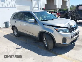 2014 Kia Sorento LX z VIN 5XYKT3A64EG427056, wystawiony jako IAAI lot #42055386 z przebiegiem 167 685 mil mil oraz . Historia ofert i sprzedaży dostępna na DreamBid. Obrazek 1.
