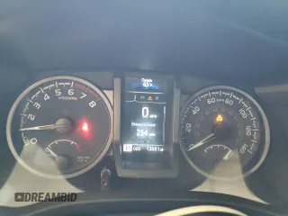 2023 Toyota Tacoma SR5 z VIN 3TMDZ5BNXPM165719, wystawiony jako Copart lot #58256035 z przebiegiem 13 681 mil mil oraz Szkoda całkowita • Salvage title. Historia ofert i sprzedaży dostępna na DreamBid. Obrazek 9.