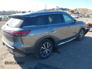 2023 Infiniti QX60 Sensory z VIN 5N1DL1GS7PC333208, wystawiony jako IAAI lot #40616891 z przebiegiem 11 930 mil mil oraz . Historia ofert i sprzedaży dostępna na DreamBid. Obrazek 4.