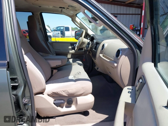 2003 Ford Expedition Special Service z VIN 1FMRU15W73LB36171, wystawiony jako IAAI lot #42363295 z przebiegiem 152 175 mil mil oraz . Historia ofert i sprzedaży dostępna na DreamBid. Obrazek 5.