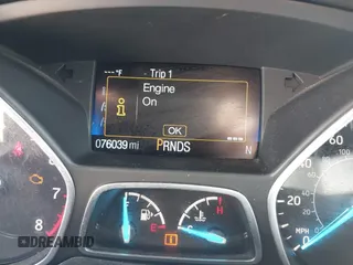 2017 Ford Escape SE z VIN 1FMCU9G95HUD37371, wystawiony jako IAAI lot #42393304 z przebiegiem 76 039 mil mil oraz . Historia ofert i sprzedaży dostępna na DreamBid. Obrazek 16.