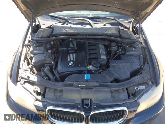 2011 BMW 3 Series 328i z VIN WBAPH5G52BNM80258, wystawiony jako IAAI lot #41763247 z przebiegiem 104 346 mil mil oraz . Historia ofert i sprzedaży dostępna na DreamBid. Obrazek 10.