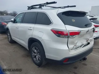 2014 Toyota Highlander XLE with VIN 5TDKKRFH2ES010070, listed as a IAAI auction lot 41379778 with 123,841 mi miles. Bid and sale history available at carsss.com. Image 3.