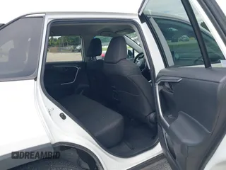 2023 Toyota RAV4 LE z VIN 2T3H1RFV7PC240872, wystawiony jako IAAI lot #42822151 z przebiegiem 18 185 mil mil oraz . Historia ofert i sprzedaży dostępna na DreamBid. Obrazek 8.