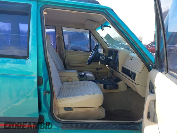 1996 Jeep Cherokee Sport z VIN 1J4FJ68S2TL103997, wystawiony jako IAAI lot #41517835 z przebiegiem 175 560 mil mil oraz . Historia ofert i sprzedaży dostępna na DreamBid. Obrazek 5.