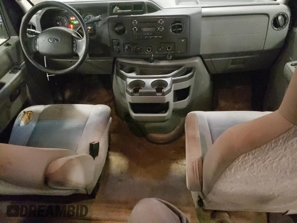 2014 Ford Econoline Passenger XL z VIN 1FBSS3BL1EDA50437, wystawiony jako Copart lot #48759795 z przebiegiem 538 501 mil mil oraz Nie do naprawy. Historia ofert i sprzedaży dostępna na DreamBid. Obrazek 8.