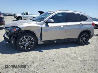 2022 BMW X1 xDrive28i z VIN WBXJG9C0XN5V40453, wystawiony jako Copart lot #56698705 z przebiegiem 31 091 mil mil oraz Szkoda całkowita • Salvage title. Historia ofert i sprzedaży dostępna na DreamBid. Obrazek 1.