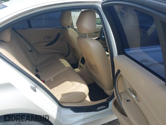 2013 BMW 3 Series 328i xDrive z VIN WBA3B5C58DF138817, wystawiony jako IAAI lot #42524531 z przebiegiem 120 552 mil mil oraz . Historia ofert i sprzedaży dostępna na DreamBid. Obrazek 8.