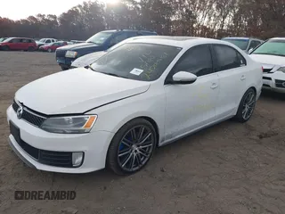 2013 Volkswagen Jetta GLI Autobahn с VIN 3VW467AJ8DM393889, выставлен на аукционе IAAI как лот 40807143 с пробегом Не указан миль и . История ставок и продаж доступна на DreamBid. Изображение 16.